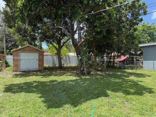 2711 Dewey St, Hollywood FL 33020
