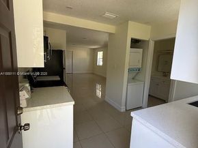 2711 Dewey St, Hollywood FL 33020
