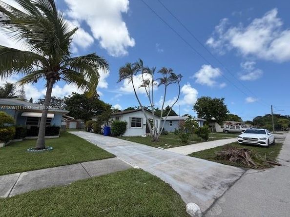 2711 Dewey St, Hollywood FL 33020