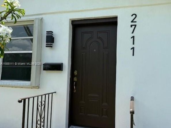 2711 Dewey St, Hollywood FL 33020