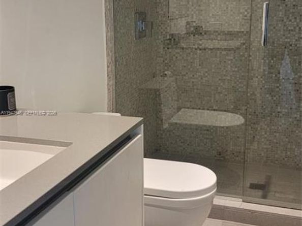 68 SE 6th St 2110, Miami FL 33131