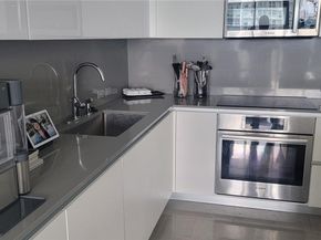 68 SE 6th St 2110, Miami FL 33131