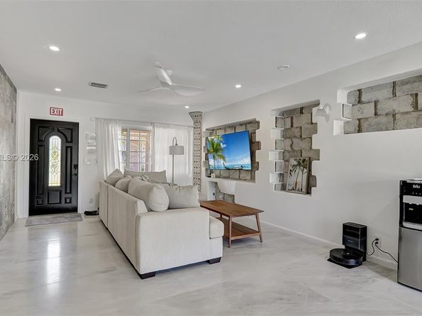 1311 Pierce St, Hollywood FL 33019