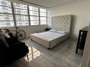 18041 Biscayne Blvd 702, Aventura FL 33160