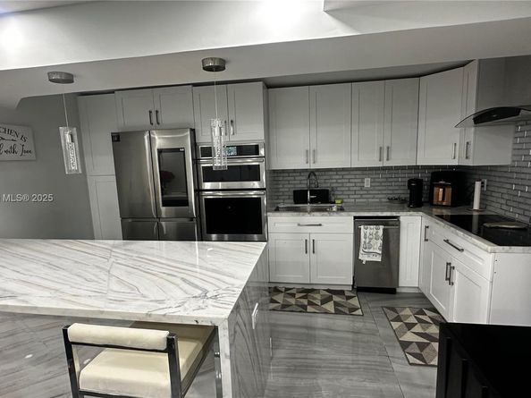 18041 Biscayne Blvd 702, Aventura FL 33160