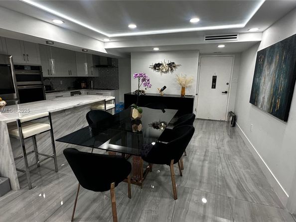 18041 Biscayne Blvd 702, Aventura FL 33160