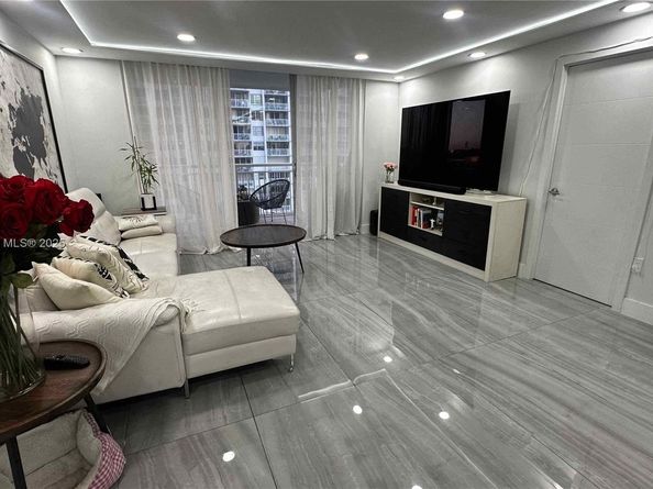 18041 Biscayne Blvd 702, Aventura FL 33160