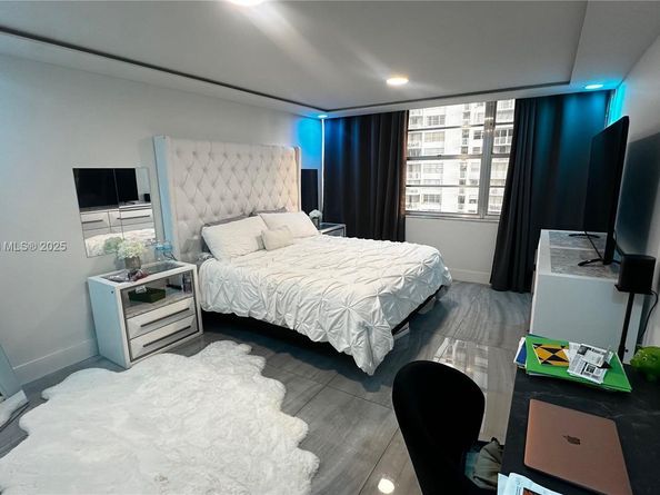 18041 Biscayne Blvd 702, Aventura FL 33160