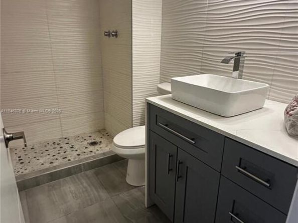 18041 Biscayne Blvd 702, Aventura FL 33160