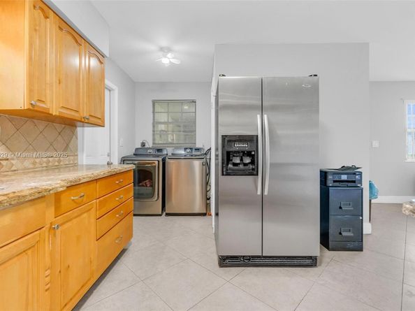 4200 NW 2nd St, Plantation FL 33317