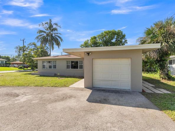 4200 NW 2nd St, Plantation FL 33317