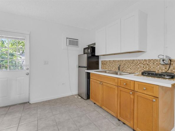 4200 NW 2nd St, Plantation FL 33317