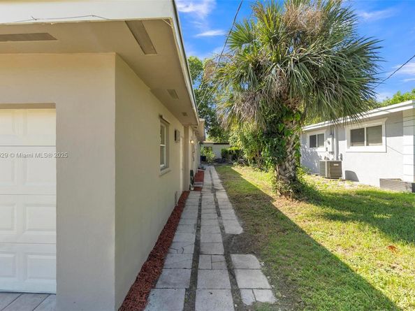 4200 NW 2nd St, Plantation FL 33317