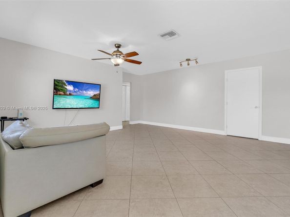 4200 NW 2nd St, Plantation FL 33317