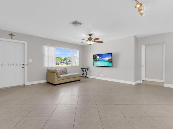 4200 NW 2nd St, Plantation FL 33317