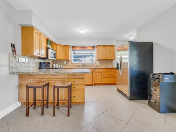 4200 NW 2nd St, Plantation FL 33317