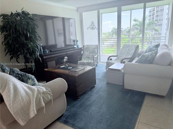 2731 NE 14th St Cswy 502, Pompano Beach FL 33062