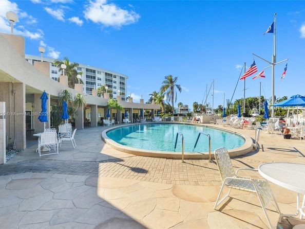 2731 NE 14th St Cswy 502, Pompano Beach FL 33062
