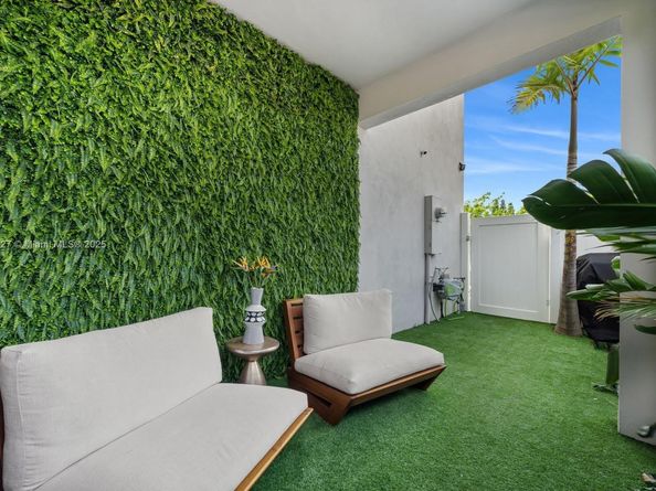 421 NW 17th St, Fort Lauderdale FL 33311