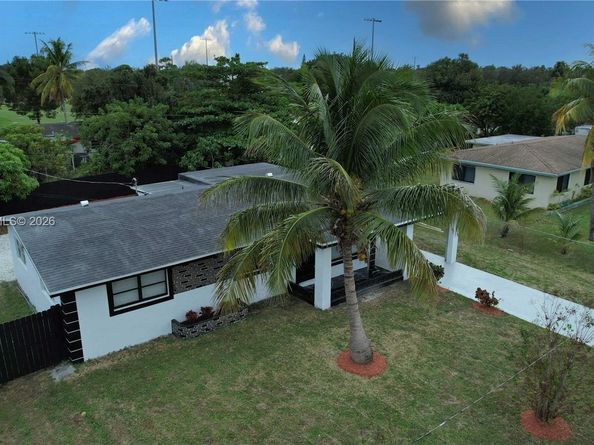 2496 SW 8th St, Fort Lauderdale FL 33312