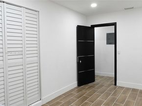 2496 SW 8th St, Fort Lauderdale FL 33312