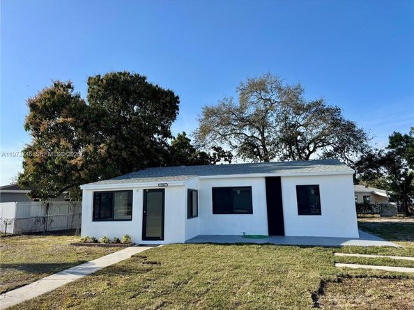 2501 NW 151st St, Miami Gardens FL 33054