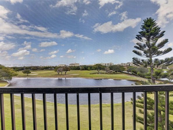 3300 W Rolling Hills Cir 606, Davie FL 33328