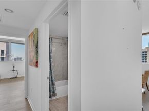 253 NE 2nd St 2902, Miami FL 33132