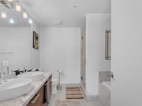 253 NE 2nd St 2902, Miami FL 33132