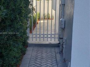 11242 SW 62nd Ln, Miami FL 33173