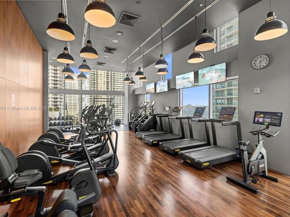 1300 Brickell Bay Dr 2402, Miami FL 33131