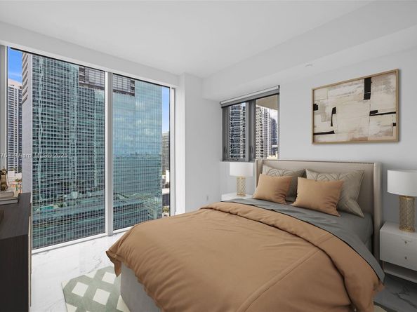 1300 Brickell Bay Dr 2402, Miami FL 33131