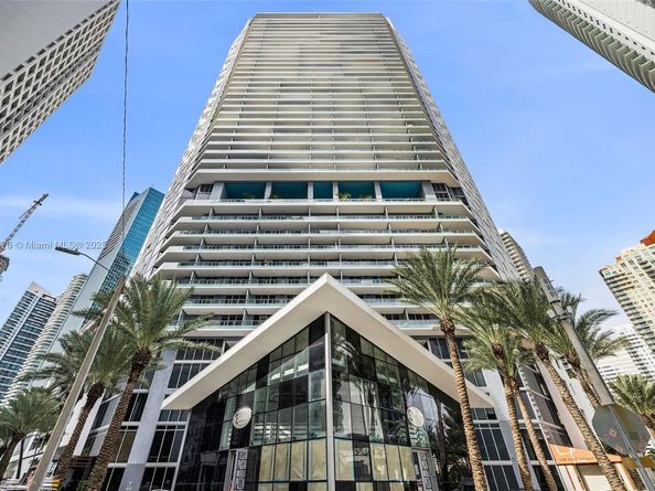 1300 Brickell Bay Dr 2402, Miami FL 33131