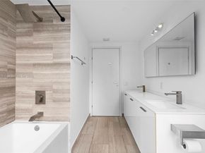 1300 Brickell Bay Dr 2402, Miami FL 33131