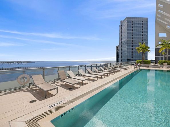 1300 Brickell Bay Dr 2402, Miami FL 33131