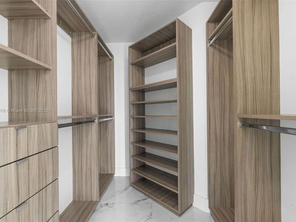 1300 Brickell Bay Dr 2402, Miami FL 33131