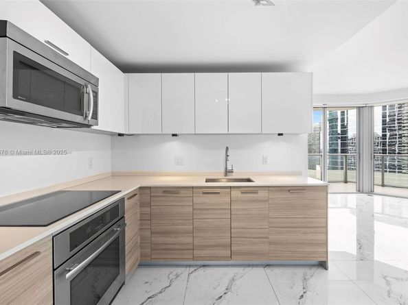 1300 Brickell Bay Dr 2402, Miami FL 33131