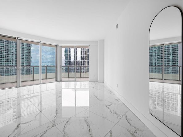 1300 Brickell Bay Dr 2402, Miami FL 33131