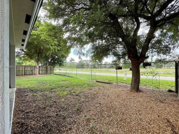 2875 NE 4th St, Homestead FL 33033