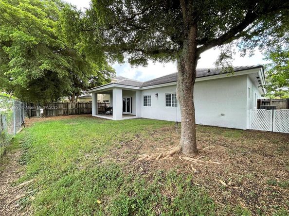 2875 NE 4th St, Homestead FL 33033