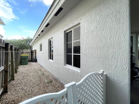2875 NE 4th St, Homestead FL 33033