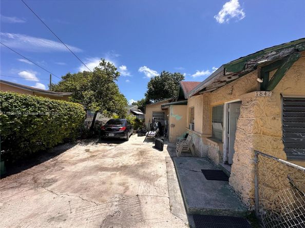 1842 NW 18th Ter, Miami FL 33125