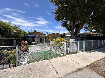 1842 NW 18th Ter