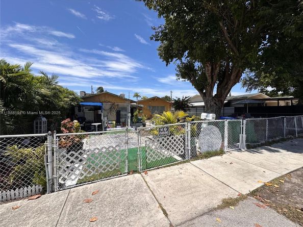 1842 NW 18th Ter, Miami FL 33125