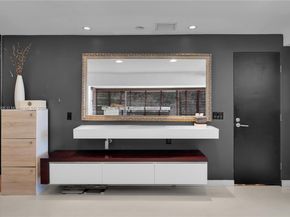 1111 N Venetian Dr, Miami FL 33139