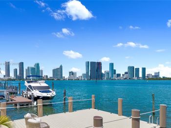 1111 N Venetian Dr