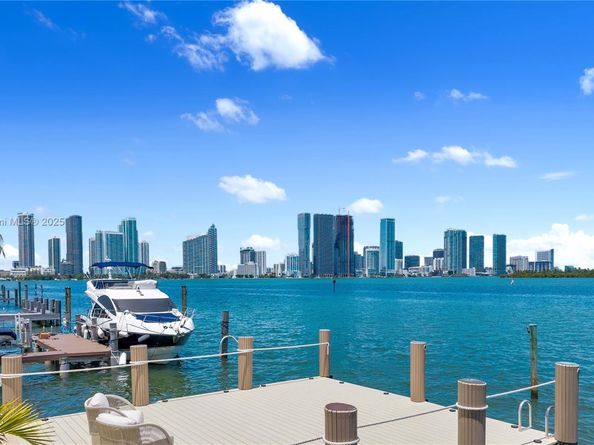 1111 N Venetian Dr, Miami FL 33139