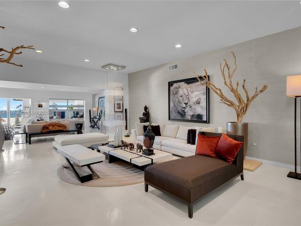 1111 N Venetian Dr, Miami FL 33139