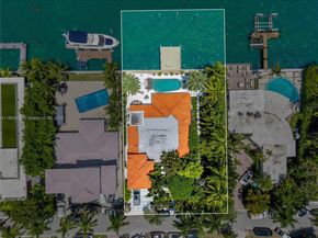 1111 N Venetian Dr, Miami FL 33139