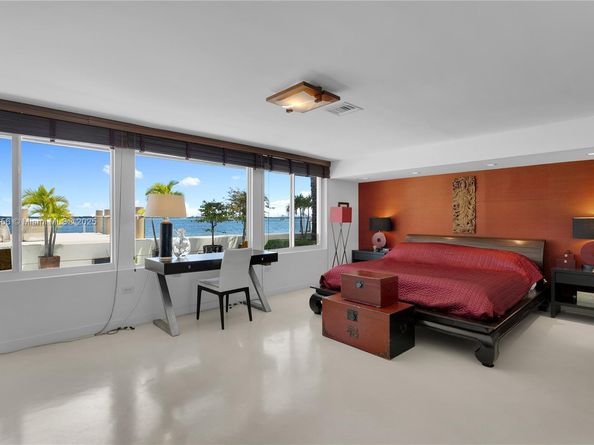 1111 N Venetian Dr, Miami FL 33139